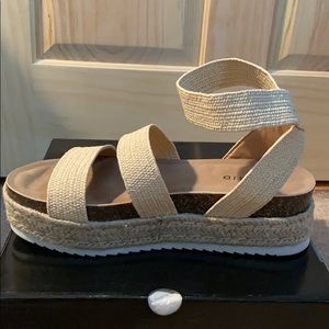 NWT tan raffia stretch band espadrille flatform